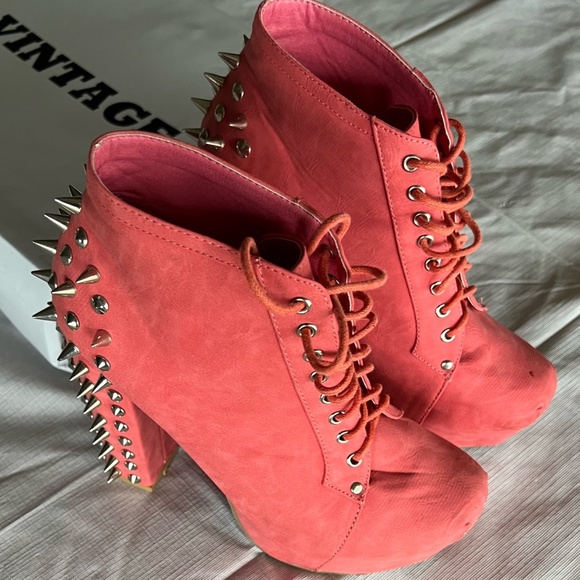 Studded Booties Sz 8 🌟 - Picture 3 of 6